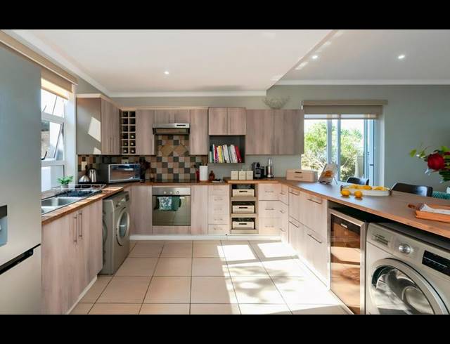 3 BEDROOM TOWNHOUSE FOR SALE IN PINNACLE POINT GOLF ESTATE